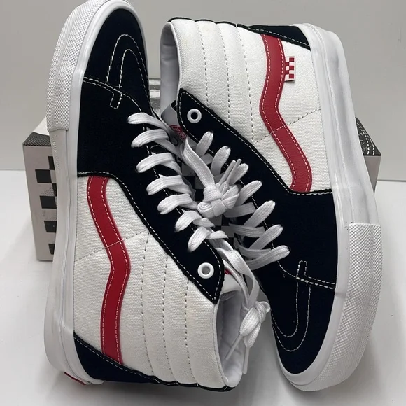 Vans WMNS Skate Sk8-Hi
Athletic Black/Red
VN0A5FCC458 Sneakers - Picture 11 of 16
